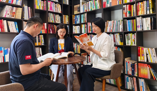 翻開“城發(fā)”這本書，每一頁，都是鄭州的煙火與遠(yuǎn)方